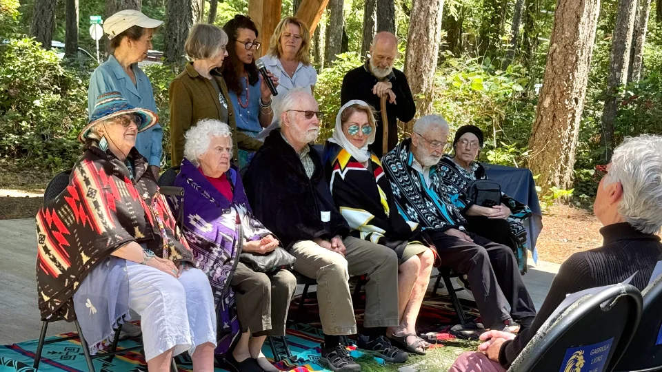 Rob Brockley blanket ceremony by Nola Johnston 3020